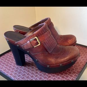 Carlos Santana Leather Clogs